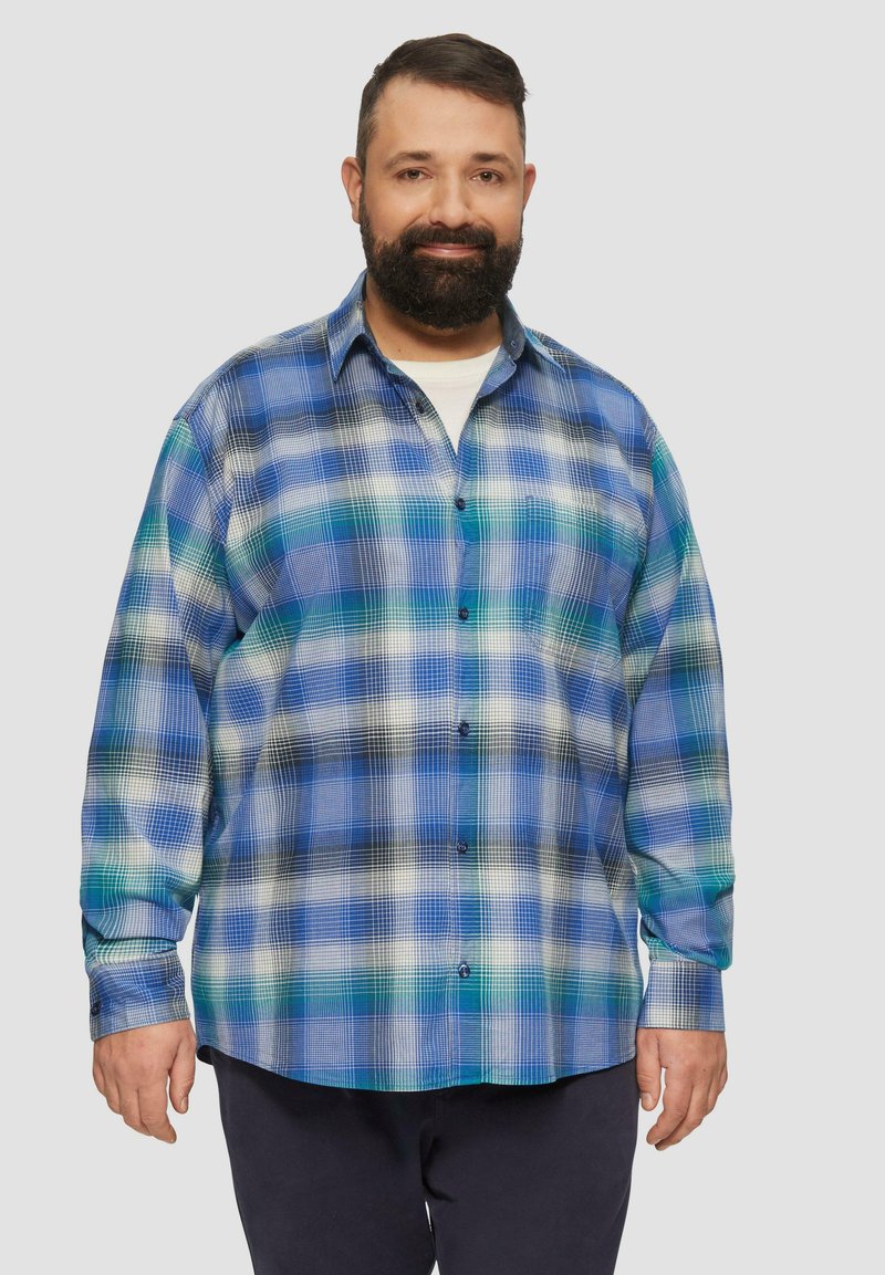 Blauw en groen geruite button-up shirt, met een kraag, lange mouwen en een relaxed fit. Gemaakt van lichtgewicht stof met een ruitpatroon.