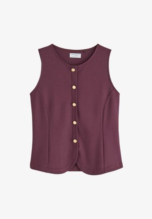 Gilet senza maniche di colore prugna con sei bottoni dorati sul davanti e orlo arrotondato, realizzato da Holly & Whyte.