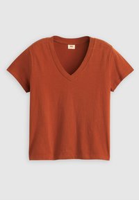 T-shirt col V en orange brûlé, fabriqué en coton doux. Manches courtes, coupe régulière, avec un ourlet droit et sans motifs ni accents visibles.