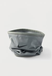 Γκρι λαιμός Nike από ελαστικό ύφασμα με απαλή υφή. Διαθέτει μαύρο λογότυπο μπροστά και αντίθετη πράσινη εσωτερική επένδυση.