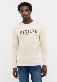 Mustang STYLE ASHEVILLE - T-shirt à manches longues - braun