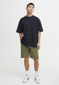 Blend BHDOWNTOWN REGULAR FIT - Pantaloni de trening - winter moss