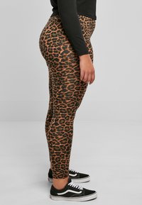 Urban Classics SOFT AOP - Legging (type pantalon) - darkleo