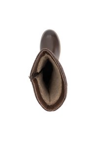 Bruine leren laars met een zachte wollen voering, ronde neus en een ritsluiting aan de zijkant. Geverfde wollen kraag voor extra detail.