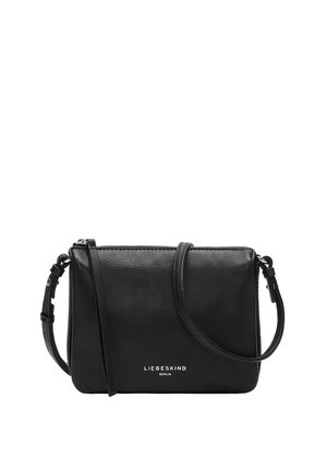 Borsa a tracolla in pelle nera con forma rettangolare, chiusura a zip e tracolla regolabile. Presenta il logo bianco del marchio sul davanti.