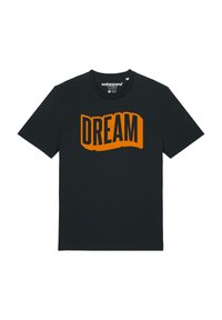 Zwarte katoenen t-shirt met een gedurfde oranje "DREAM" graphic over de borst, ronde halslijn en korte mouwen.