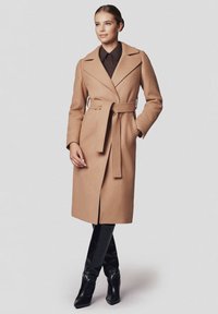 Niewybrane, light brown