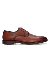 Bruine leren schoen met een glad bovenwerk en een gestructureerde, gemarmerde accent bij de hak. Heeft een vetersluiting en een slanke, platte zool.