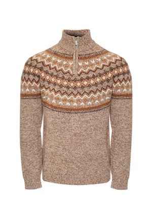 Bruine zip-nek trui met een gestructureerd breipatroon, een geborduurde schouder met zigzag- en diamantmotieven in oranje en crème, lange mouwen.