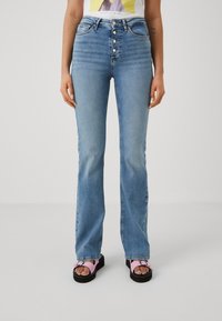 ONLY Tall - ONLPOSH SLIM - Flared Jeans - light medium blue denim Thumbnail-Bild 1