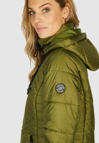 Navigazione MIT ABNEHMBARER  - Wintermantel - grün