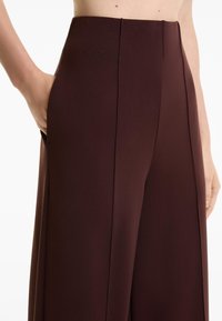 OYSHO SOFT-TOUCH STRAIGHT-LEG WITH CREASE - Donji dijelovi trenirke - mottled brown