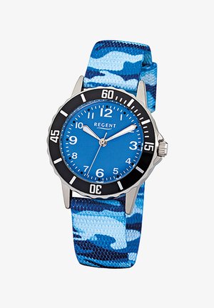 Analoge Armbanduhr mit blauem Zifferblatt, weißen Zahlen, schwarzem Lünettenring, silbernem Gehäuse und blauem Camouflage-Muster Stoffarmband.