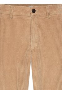 Beige fløjl-bukser med lodrette ribber, en frontknaplukning og standard fem-lomme design.