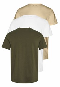 Tři trička v olivově zelené, bílé a světle khaki. Každé má kulatý výstřih a krátké rukávy, vyrobené z měkké bavlněné tkaniny.