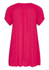 Tunique fucsia realizzata in un tessuto leggero e fluido. Maniche corte con risvolti e dettaglio arricciato sul retro. Silhouette rilassata.