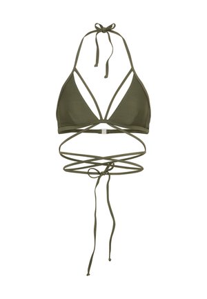 Τριγωνικό τοπ μπικίνι σε ελιά πράσινο με λεπτές τιράντες. Διαθέτει ρυθμιζόμενο halter στο λαιμό και σχέδιο με σταυρωτές λουρίδες στη μέση, δεμένο με κόμπους.