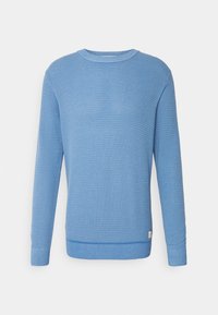 Langarm-Pullover in Hellblau, mit einem strukturierten Strickmuster, Rundhalsauschnitt und ribbelten Bündchen und Saum. Keine sichtbaren Beschläge oder Akzente.