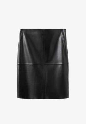 Čierna kožená sukňa s hladkou textúrou, so striedmym siluetou a štyrmi panelmi, končiaca nad kolenom. Bez viditeľných kovových prvkov.