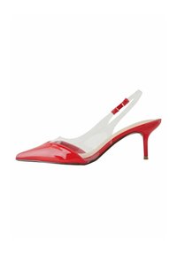 Punainen patentoitu nahasta valmistettu slingback-korkokenkä, jossa on terävä kärki ja läpinäkyvät paneelit. Kapea korko ja solkisomistus hihnassa. Suora pinta.