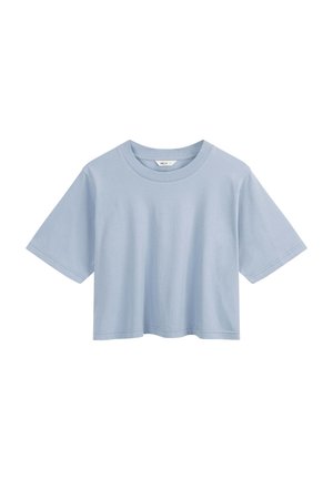 Lichtblauw cropped T-shirt met korte mouwen en ronde hals, weergegeven op een witte achtergrond.