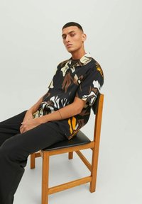 Jack & Jones JORCABANA AOP - Camisa - tap shoe