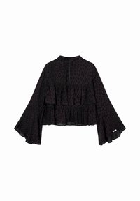 Musta, läpikuultava pusero leopardikuosisena, jossa on röyhelökerroksia ja kellohihat. Korkea kaulus takana avattuna avaimenreiällä.