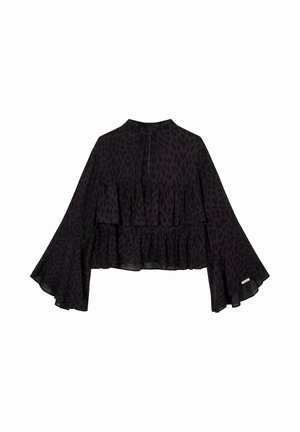 Blusa negra transparente con un patrón de print de leopardo, con capas con volantes y mangas acampanadas. Cuello alto con una abertura en forma de llave en la parte posterior.