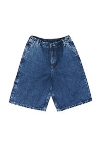 Shorts in denim di colore blu medio, con vita elastica, cinque tasche e modello ampio con orli sfilacciati.