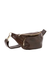 Marsupio in pelle marrone con una texture liscia, zip dorata, tasca frontale e una tracolla regolabile per un uso versatile.