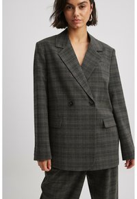 NA-KD KARIERTER OVERSIZE Short coat grey check/grey