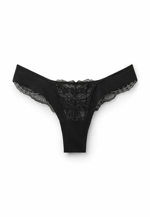 Tanga negro con un frente liso y parte trasera de encaje. Presenta patrones florales intrincados en el encaje para añadir detalle y textura.
