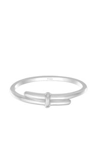 Sølvring med et minimalistisk design, der har en glat, rund band og en central knudepunkt. Stemplet 925 for sterlingsølv.