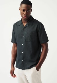 Next SHORT SLEEVE CUBAN COLLAR - Vapaa-ajan kauluspaita - black
