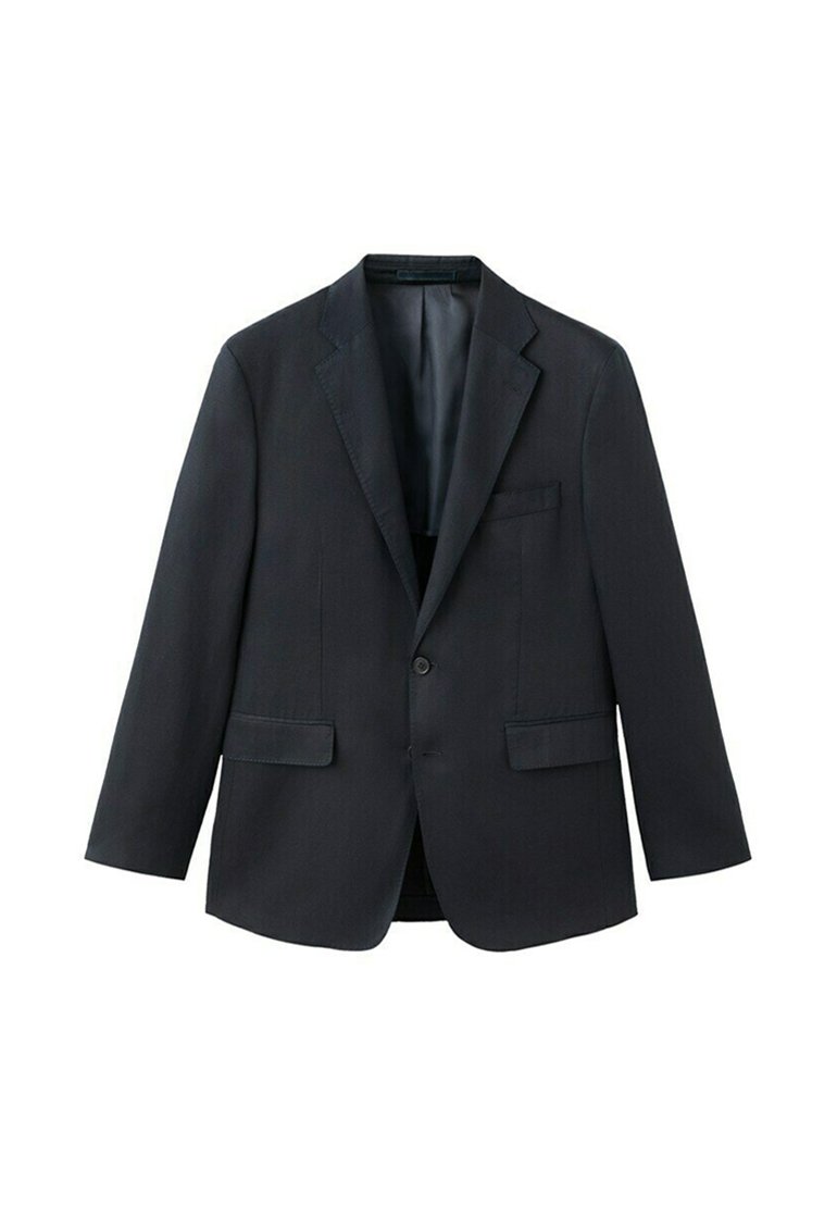 Veste noire pour homme à revers à entailles, deux poches avant avec rabat, poche poitrine, et fermeture à un bouton, présentée sur fond blanc.