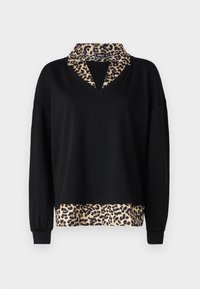 Pullover nero con scollatura a V e maniche lunghe. Presenta un colletto e orlo con stampa leopardata. Tessuto morbido; vestibilità comoda.