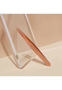 TWEEZERMAN ROSE GOLD POINT TWEEZER różowozłoty