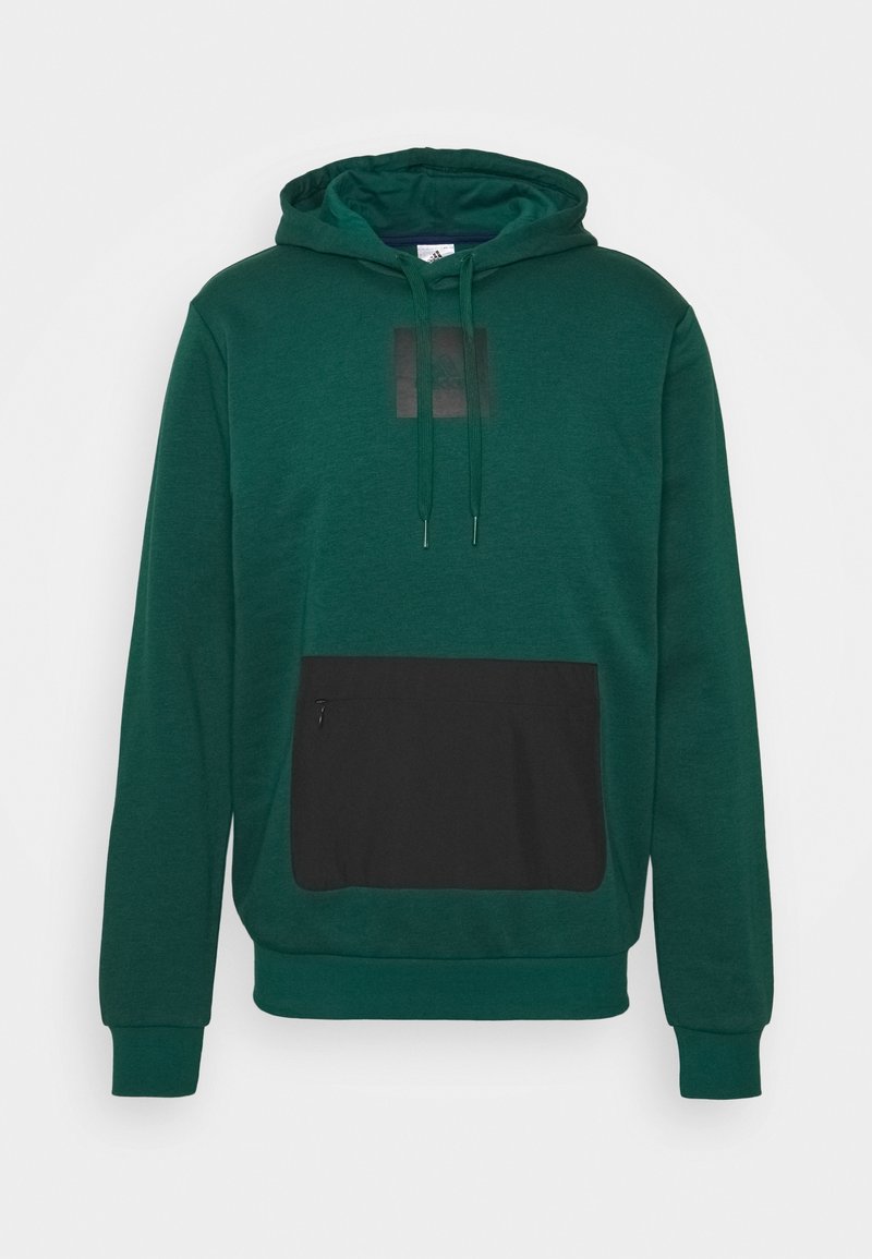 Sweat à capuche vert foncé avec poche avant zippée noire et cordons, arborant un logo discret sur la poitrine.
