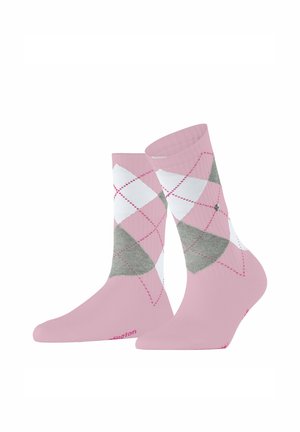 Roze argyle sokken met een wit en grijs ruitpatroon, voorzien van contrasterende roze stiksels en een gladde, gestructureerde afwerking.