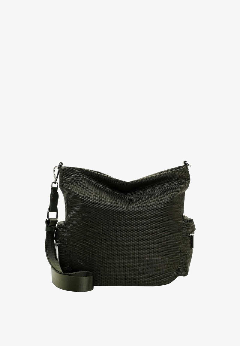 Borsa a tracolla verde in rete con design morbido, apertura superiore, tracolla regolabile e dettaglio logo embossato. Presenta accessori in tonalità argento.