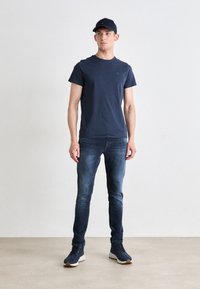 Tommy Hilfiger LIGHT HYBRID BOOT - Botines con cordones - desert sky