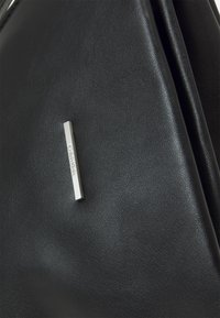 Calvin Klein BROOK CLUTCH - Alkalmi kézitáska - black