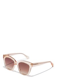 Ochelari de soare tip cat-eye cu un cadru translucid de piersici și lentile maro cu un gradient. Prezintă brațe subțiri cu accente argintii pe balamale.