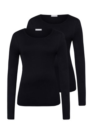 To sorte fitted langærmede crew-neck skjorter, vist overlappende på en hvid baggrund.