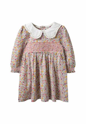 Bloemenprint jurk met lange mouwen, witte kraag met kant, gerimpelde borst, roze en gele bloemen op een lichte achtergrond.