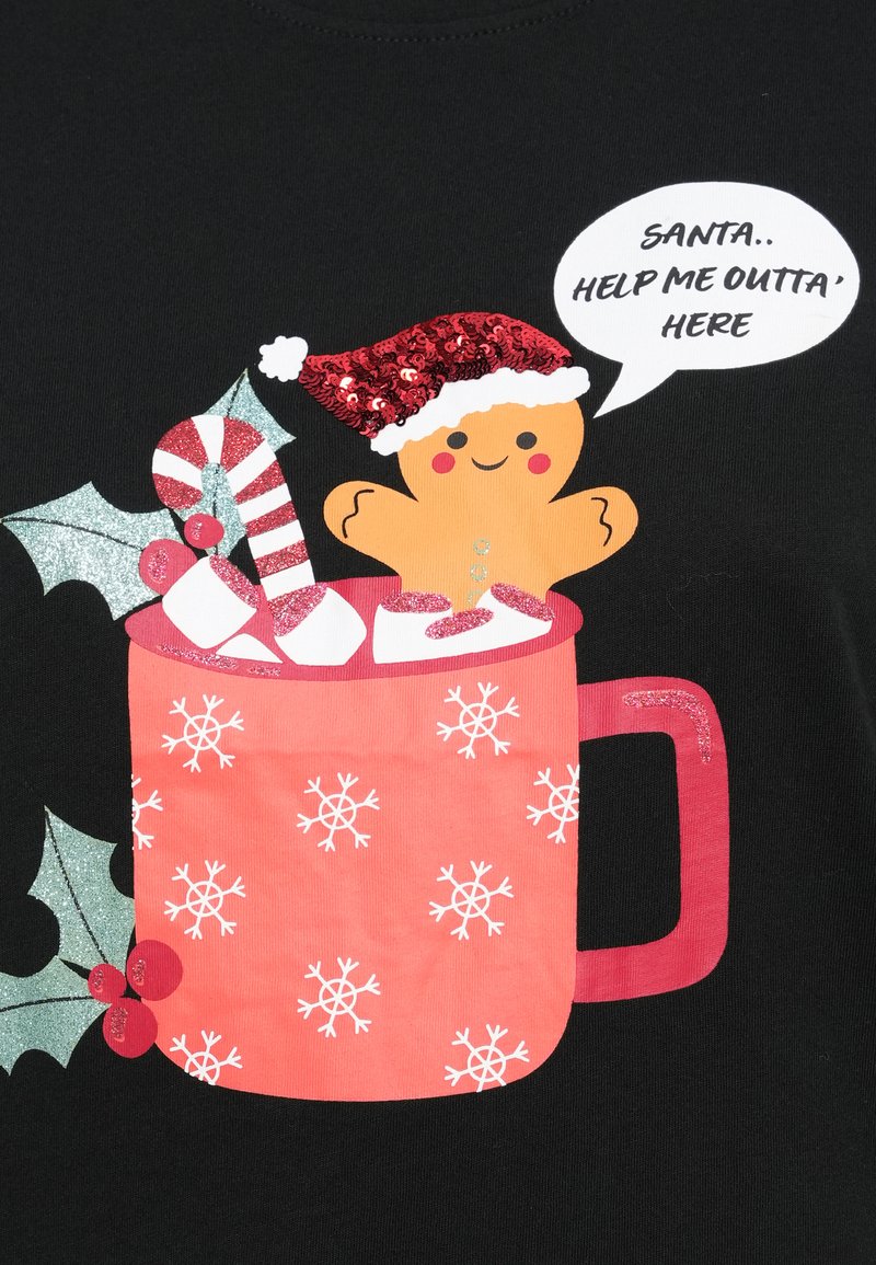 Ein Lebkuchenmann trägt einen roten, mit Pailletten besetzten Weihnachtsmannhut und sitzt in einer roten Tasse mit Schneeflocken, umgeben von einem Zuckerstab und Marshmallows, und sagt: "Weihnachtsmann, hilf mir hier raus."