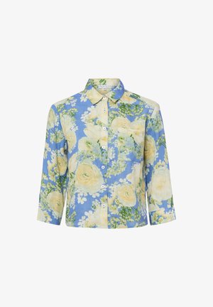 Blauw overhemd met knopen, voorzien van een geel-wit bloemenpatroon, driekwart mouwen, kraag en borstzak.