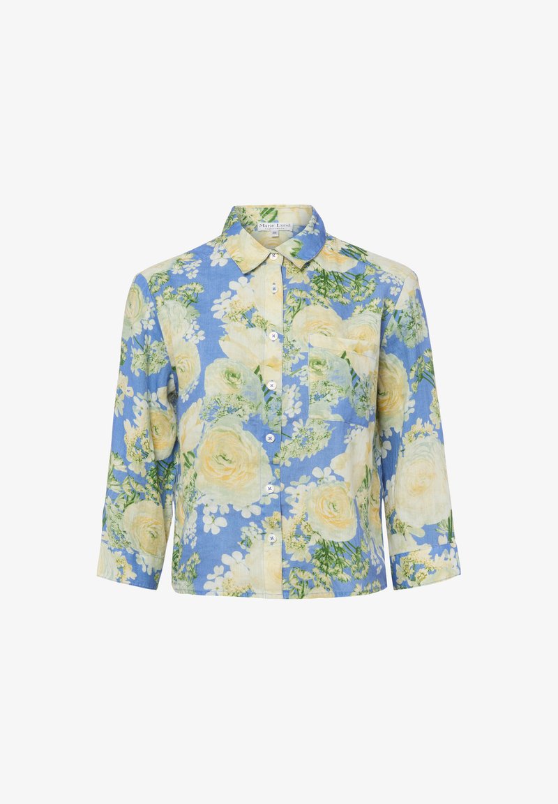 Blaues Hemd mit Knöpfen, gelbem und weißem Blumenmuster, dreiviertel Ärmeln, Kragen und Brusttasche.