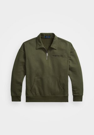 Olivno zeleni pulover s kapuco z četrtinskim zadrgo, sprednji kenguru žep in vezeno logo na prsih. Gladka tekstura tkanine.