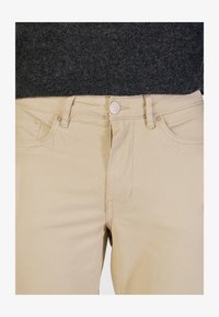 Seleccionado, beige-chiaro